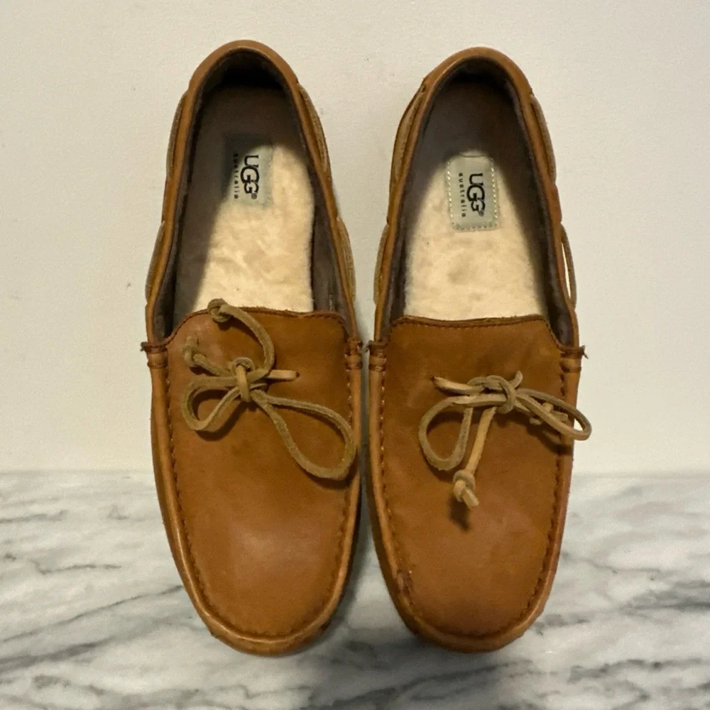 UGG Men's leather moccasin loafers brown leather fur lined men’s sz 12